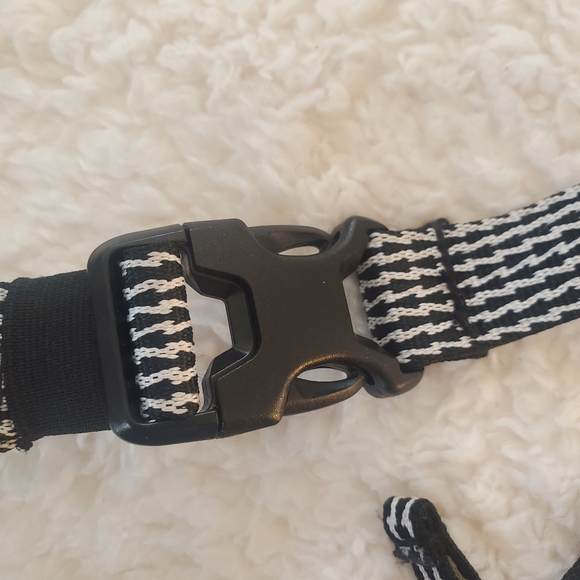 CHACO Sling/Crossbody Black Bag - Picture 5 of 8